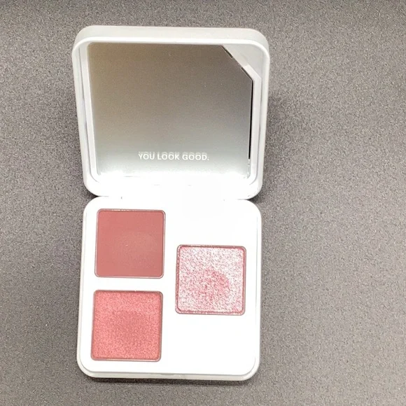 Glossier  Monochromes Eyeshadow Trio - Picture 2 of 7